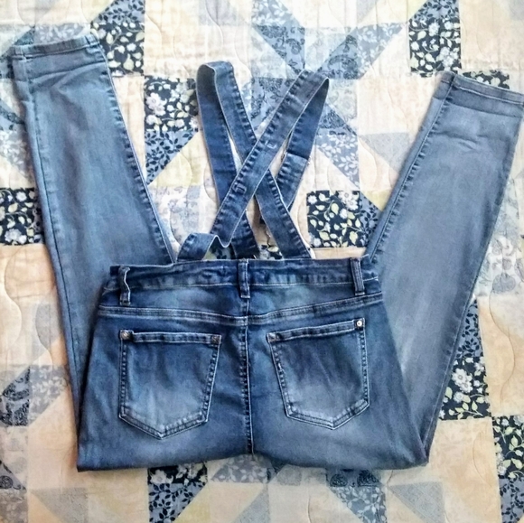 ⭐Bundle 5 for 25 with anything marked with a star. Cute Overalls - Picture 5 of 5